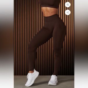 YoungLA Curve Seamless leggings size Small in color Moody (rich brown)